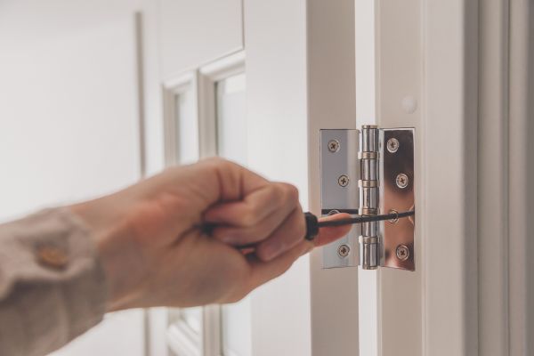 Hinge Repair in Duluth