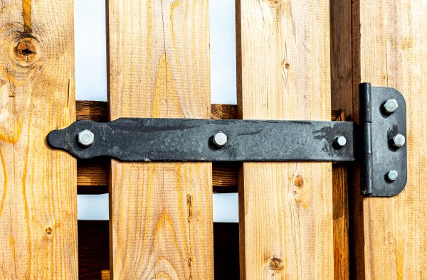 Gate Hinge Repair in Duluth